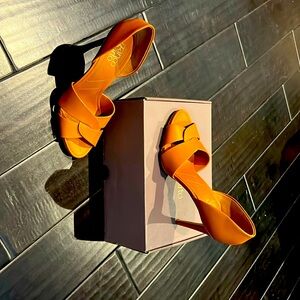 New in box, Franco Sarto Hanita Leather Pump in Cognac Brown #890